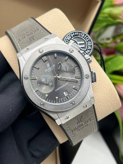 Hublot Leather Strapped Wrist Watch